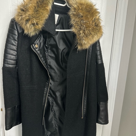 Black jacket with leather arms and fur collar - Picture 2 of 2